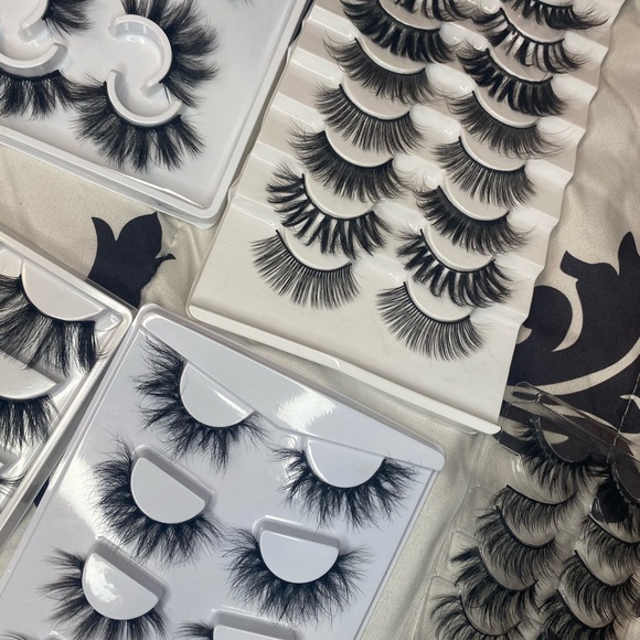 30 pairs of eyelashes - Picture 3 of 3